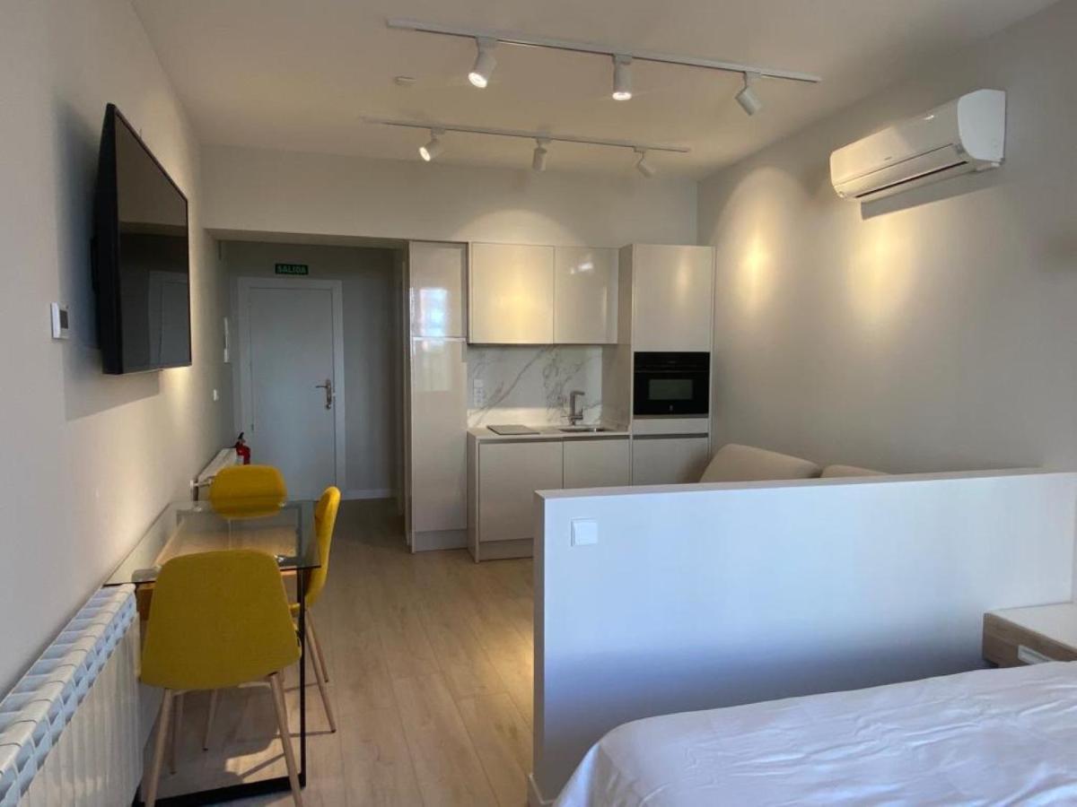 Apartamentos La Flora Burgos Todos Con Aire Acondicionado Y Ascensor Εξωτερικό φωτογραφία